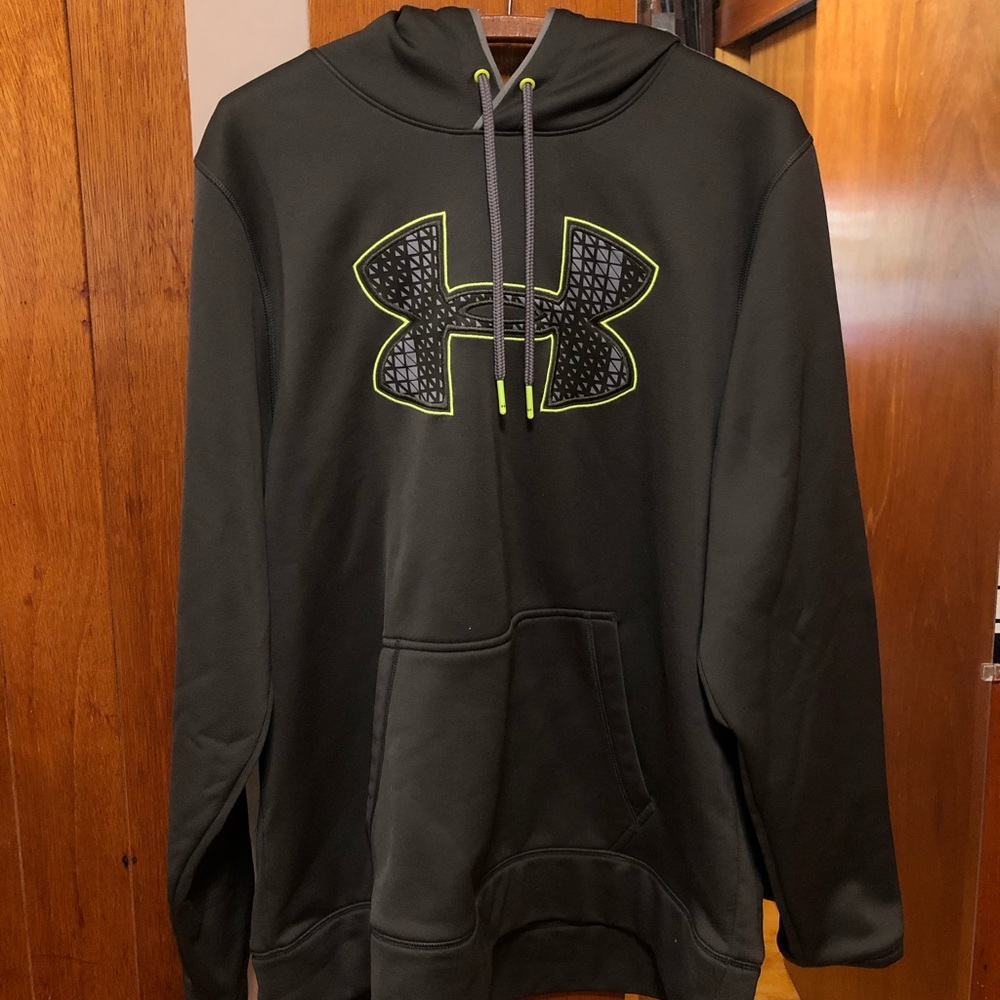 Olive green active wear hoodie Under Armour Storm